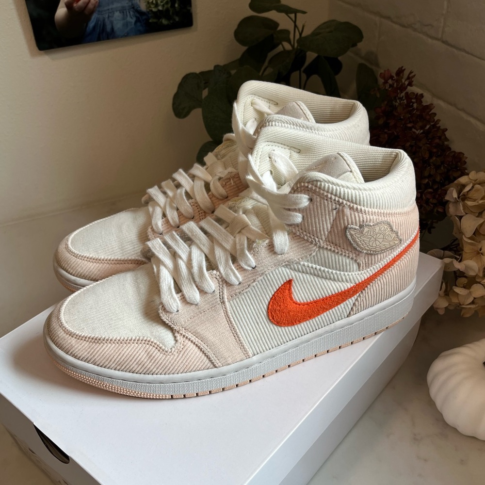 Wmns Air Jordan 1 Mid SE 'Corduroy Women’s 11.5 men’s 10